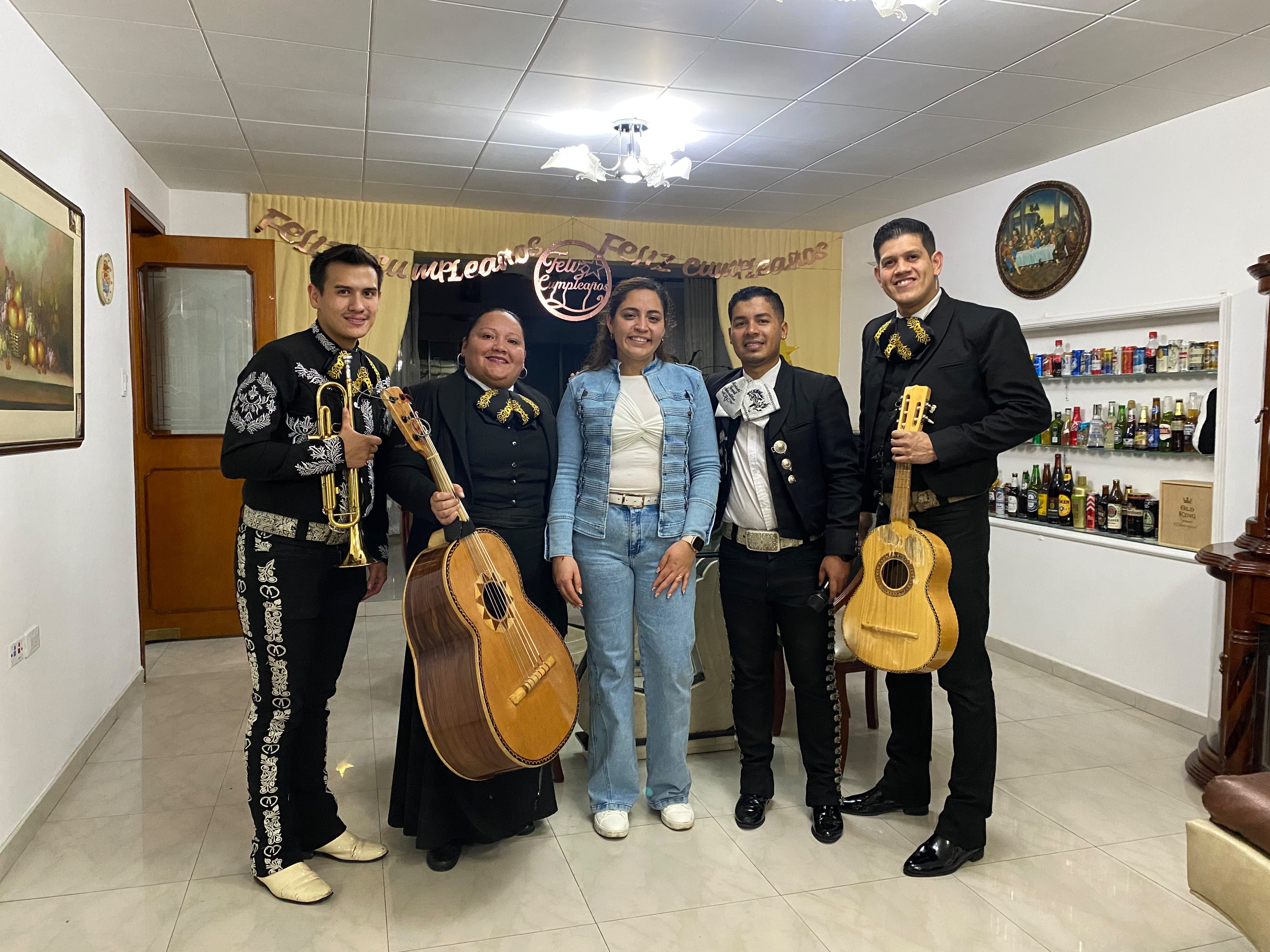 Serenata de cumpleaños con Mariachi Aztecalitlan